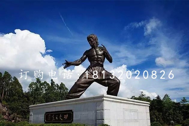 李小龍銅雕，廣場(chǎng)李小龍銅雕