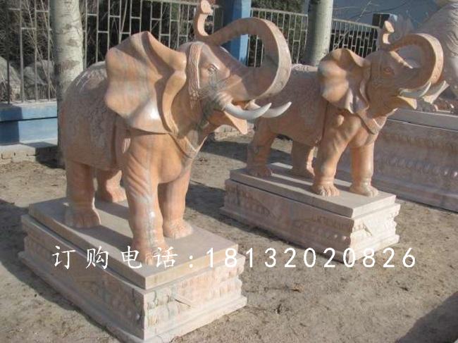 象鼻向上大象石雕，晚霞紅大象雕塑