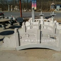 青石小橋雕塑，河邊石雕橋