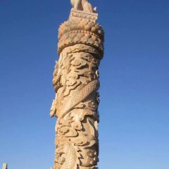 晚霞紅盤龍柱雕塑，廣場龍柱石雕