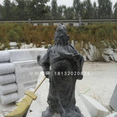 持刀關公石雕，青石關公