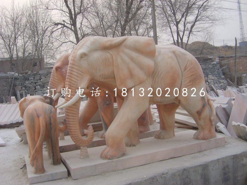 廣場(chǎng)大象石雕，晚霞紅大象