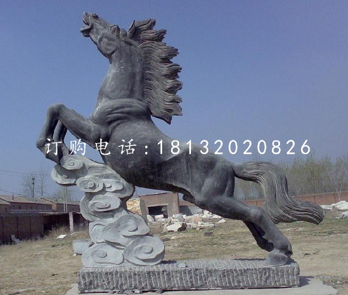 馬踏祥云石雕，青石馬雕塑