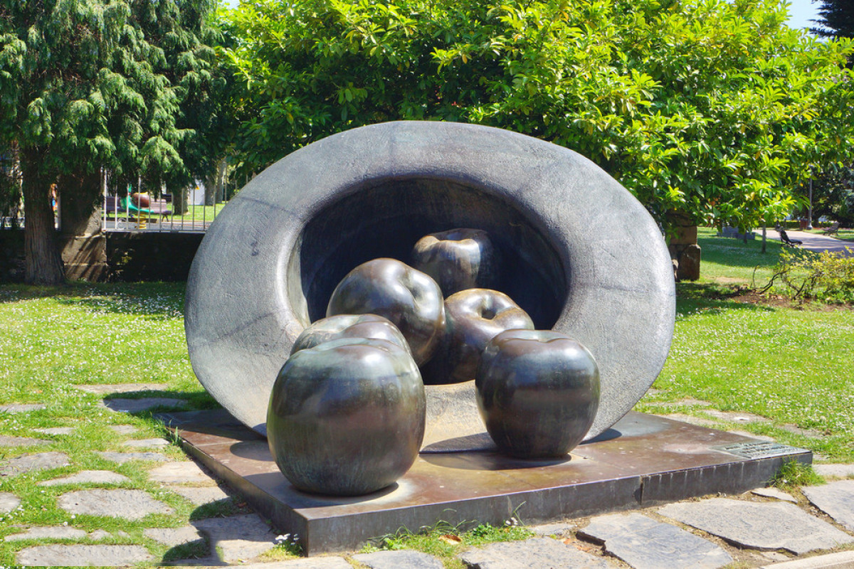 蘋(píng)果銅雕，蘋(píng)果雕塑，城市水果雕塑