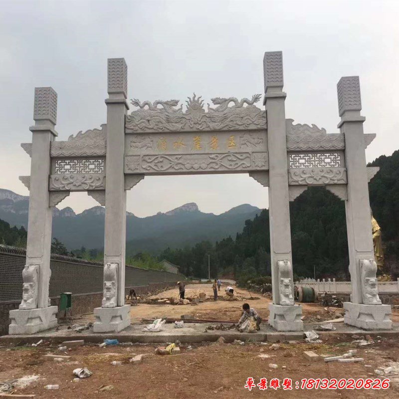 滴水崖景區三門沖天牌坊石雕
