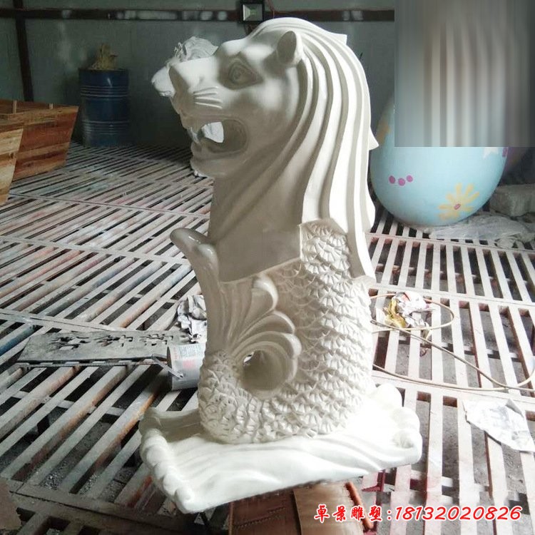 玻璃鋼魚(yú)尾獅雕塑