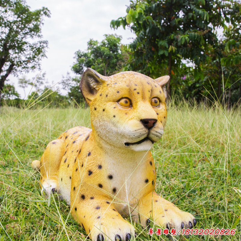 道路旁玻璃鋼豹子動物雕塑 