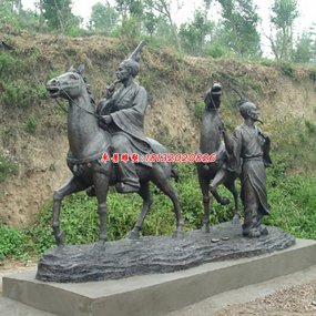 騎馬拿槍的青銅雕像