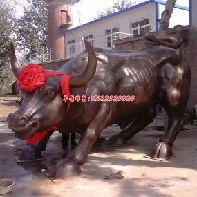 牛的銅雕像