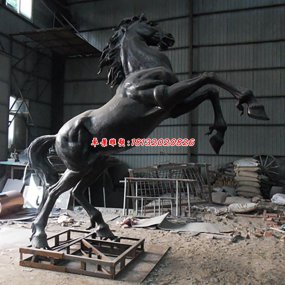 公園廣場銅雕馬