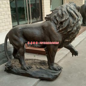 銅雕的獅子