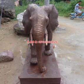 銅雕看門大象