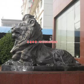 門口銅雕獅子