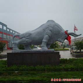 墾荒牛雕塑